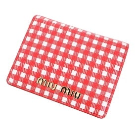 赤白のギンガムチェックプリントにメタルブランドロゴがアクセントの二つ折り財布