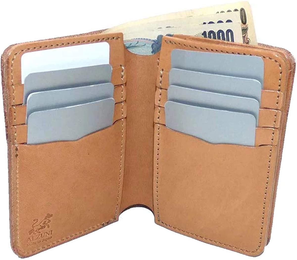 カードの視認性に優れた設計になっているハーフ財布の内側