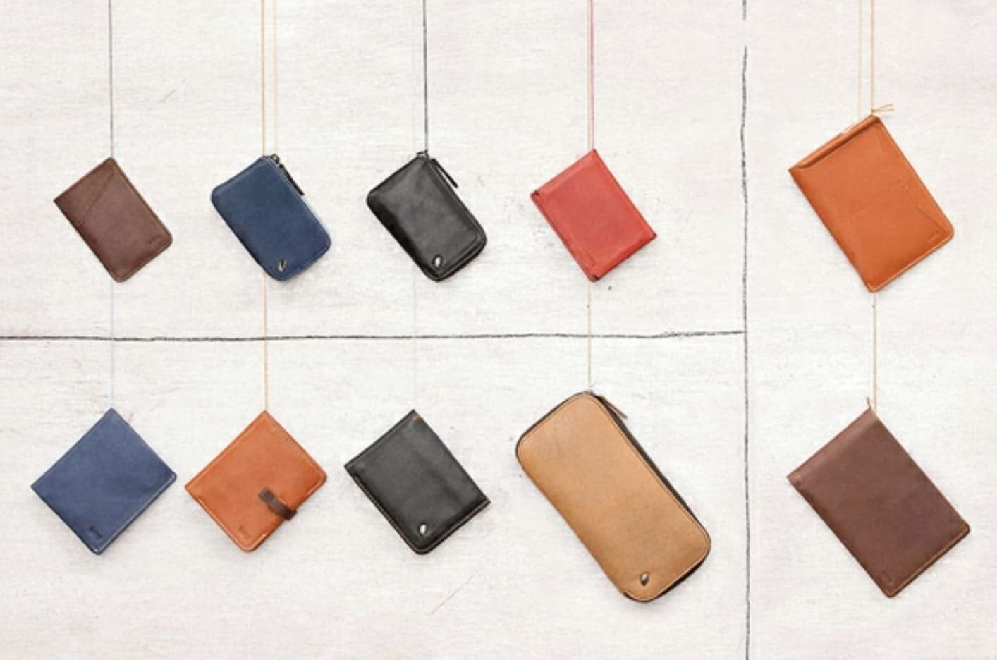 様々な色や形のベルロイの財布