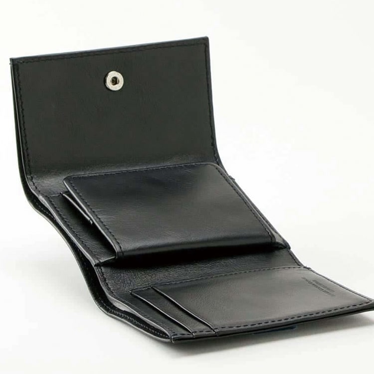ビジネスレザーファクトリーの三つ折り財布内装

