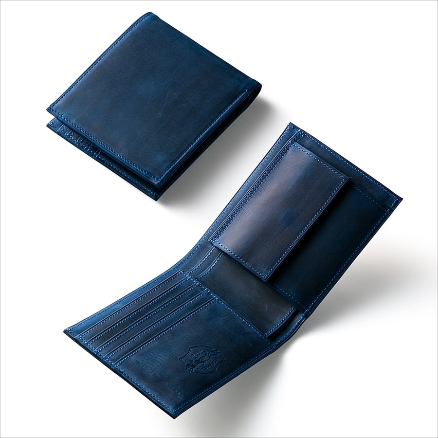 ココマイスター 開いた状態の青色の二つ折り財布