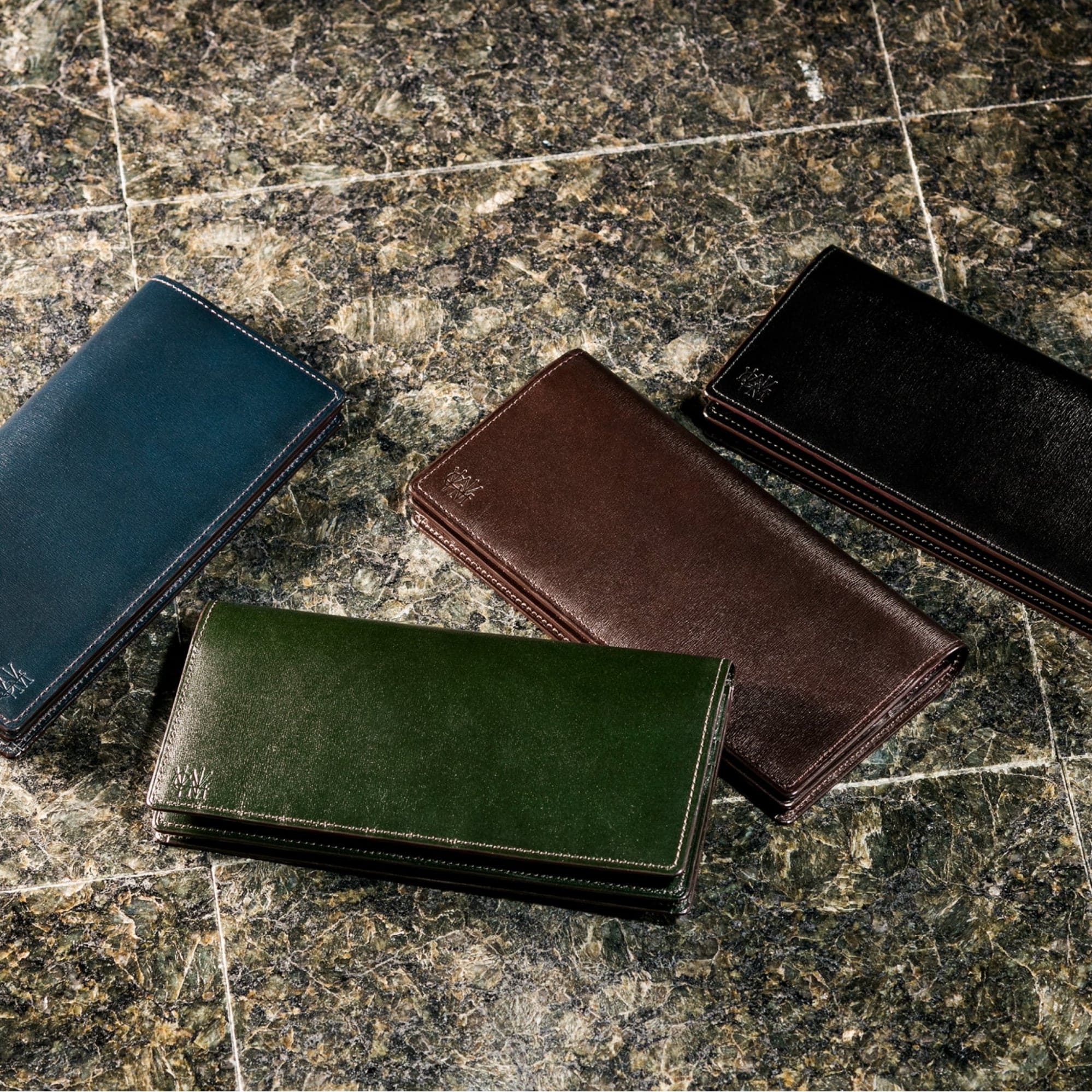 ココマイスター さまざまな色の長財布