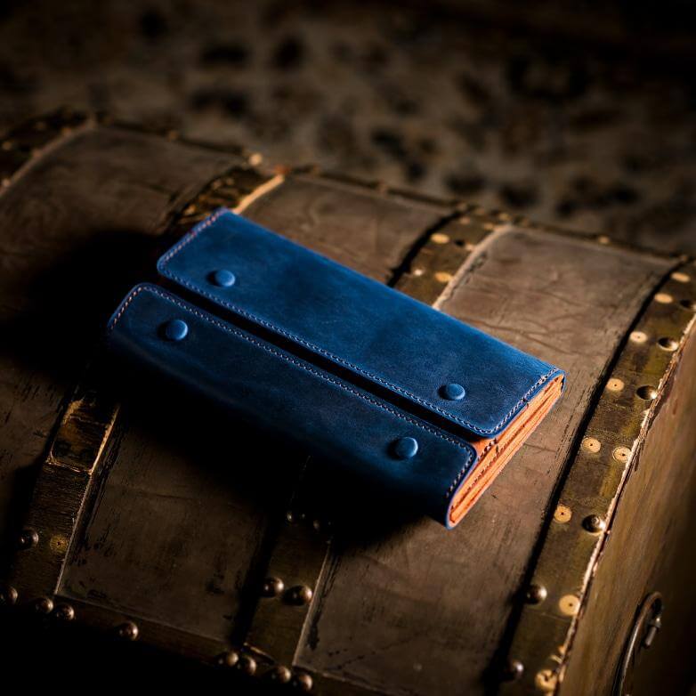 ホック式の長財布（ブルー）