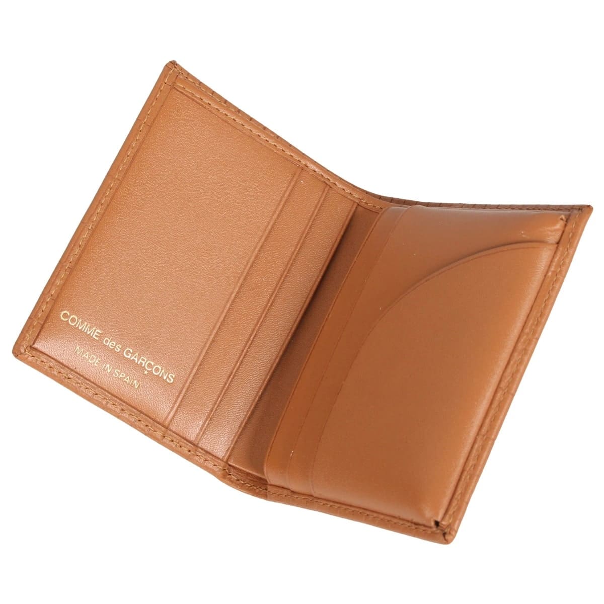 コムデギャルソンの二つ折り財布で経年変化の様子