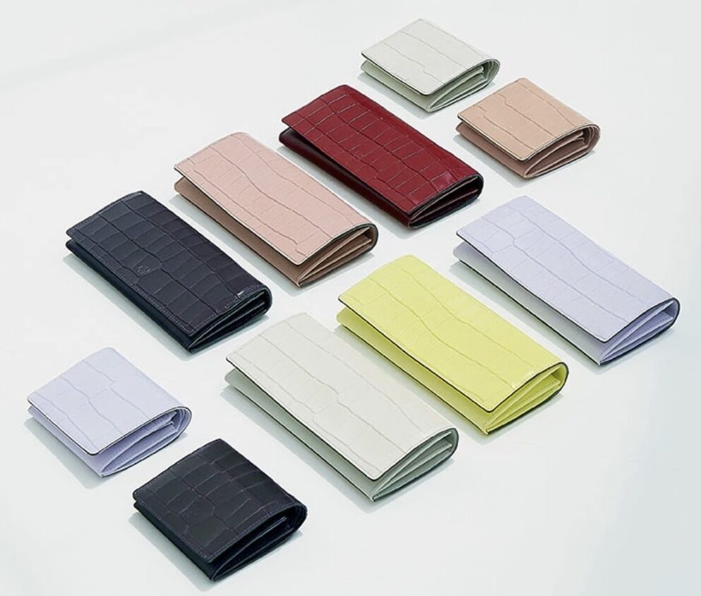 エポイ さまざまな色とさまざまな形の財布
