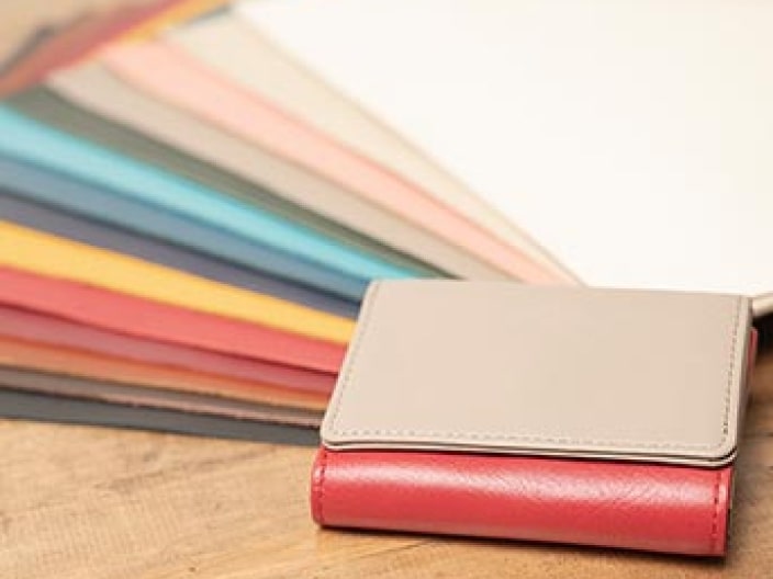14色のレザー生地と自由に配色を選べる財布