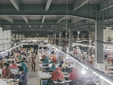 バングラディッシュのレザーアイテム生産工場