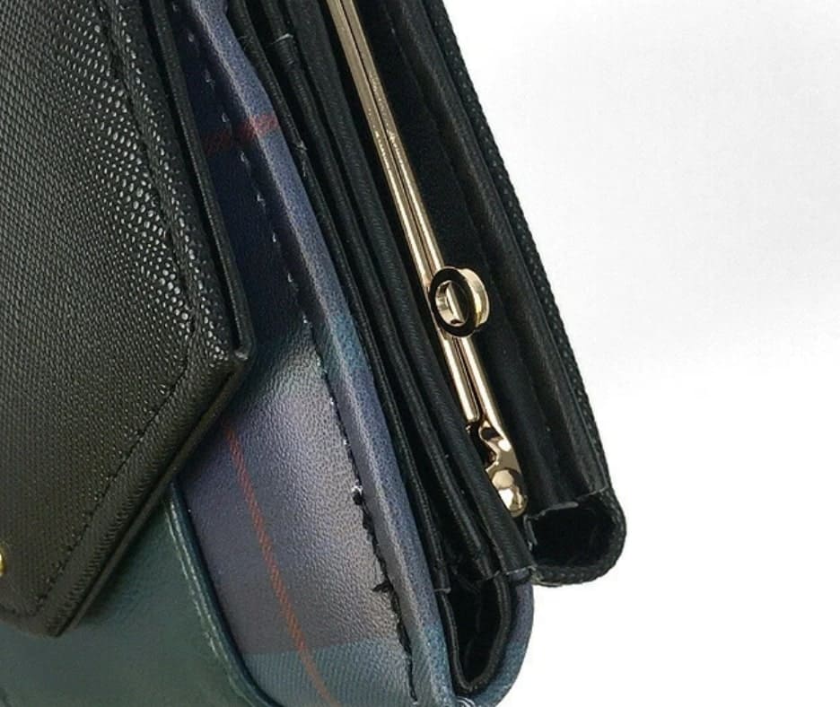 イーストボーイのフローズンチェック がま口三つ折りミニ財布ブラック側面