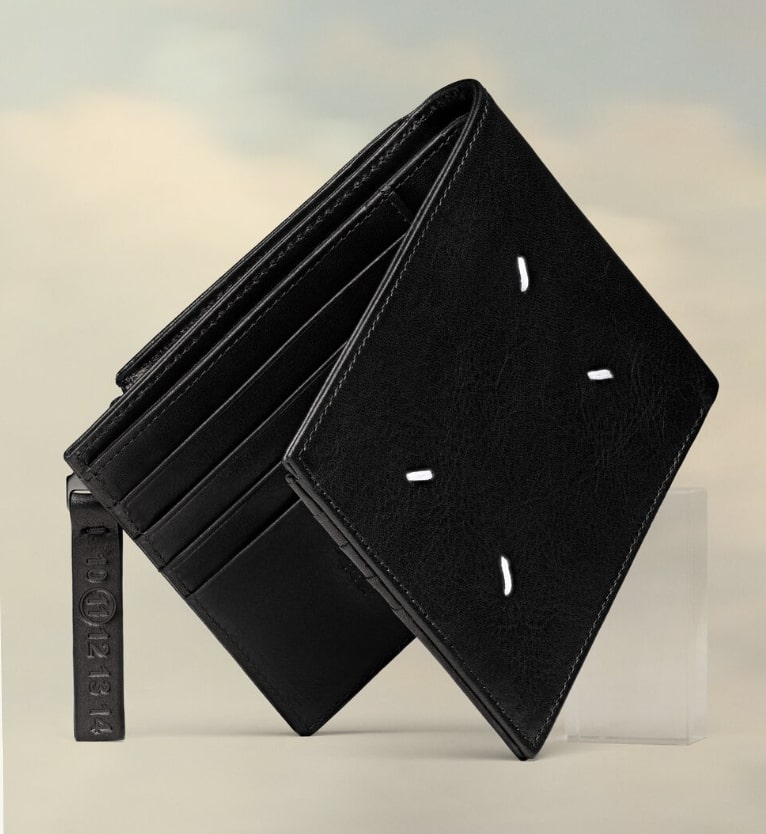 メゾンマルジェラ（MaisonMargiela）4ステッチレザーコンパクト2つ折り財布（ブラック）
