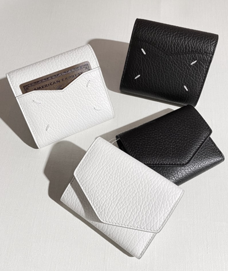 メゾンマルジェラ（MaisonMargiela）ーエンベロープレザーコンパクト三つ折り財布（ホワイト、ブラック）