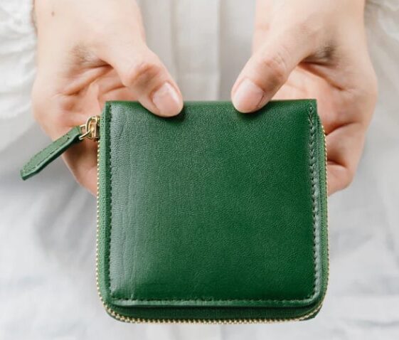 60代女性におすすめなMURA（ムラ）のミニ財布はスクエア二つ折り財布