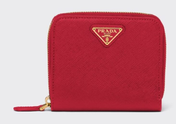 赤い財布 プラダ　サフィアーノトライアングル財布