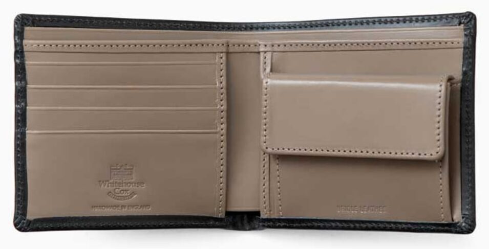 ホワイトハウスコックス 財布 S7532 COIN WALLET / BRIDLE 2TONEを開いたところ