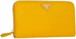 黄色財布 PRADA（プラダ）のラウンドファスナー長財布　サフィアーノカーフレザー