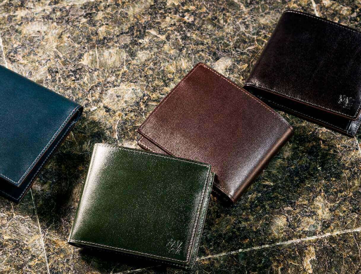 ココマイスターのグリーン、ブラウン、ブラック、ネイビーの二つ折り財布