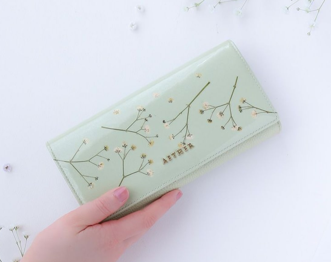 緑の財布 「AETHER（エーテル）」の押し花レザージプソフィア長財布