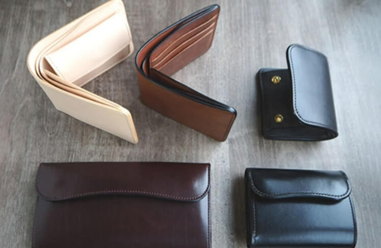 ワイルドスワンズ（wildswands)レザー二つ折り財布（オフホワイト、ブラウン）、PALMパームミニ財布（ブラック）WAVE長財布（ダークブラウン）、ミニ三つ折り財布（ブラック）