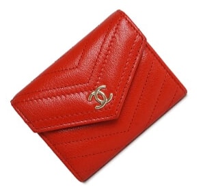 シャネルの真っ赤なミニ財布