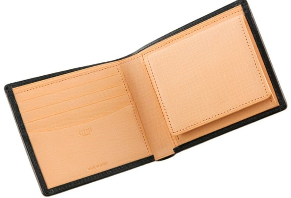 キプリス 開いた状態の二つ折り財布