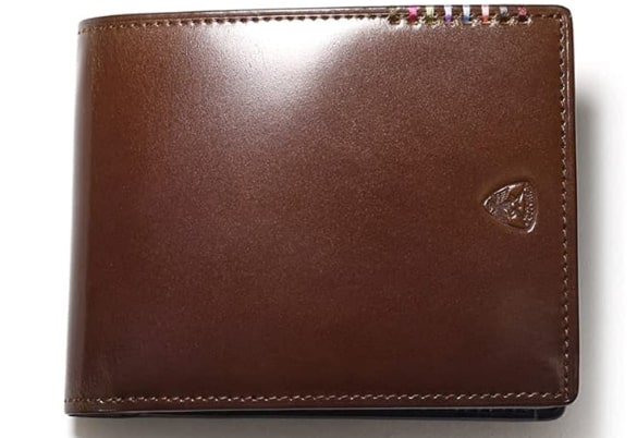 フジタカのイメージカラーのかがりステッチが施されたオイルコードバン二つ折り財布（ブラウン）