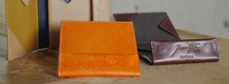 スーパークラシック（SUPER CLASSIC）薄い財布オレンジと茶色ベージュの開いたところ