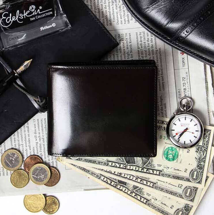 山藤 黒色 二つ折り財布とお金と時計