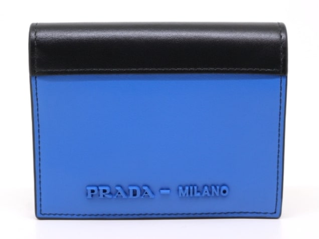 PRADAの青い折りたたみ財布（ブルー財布）